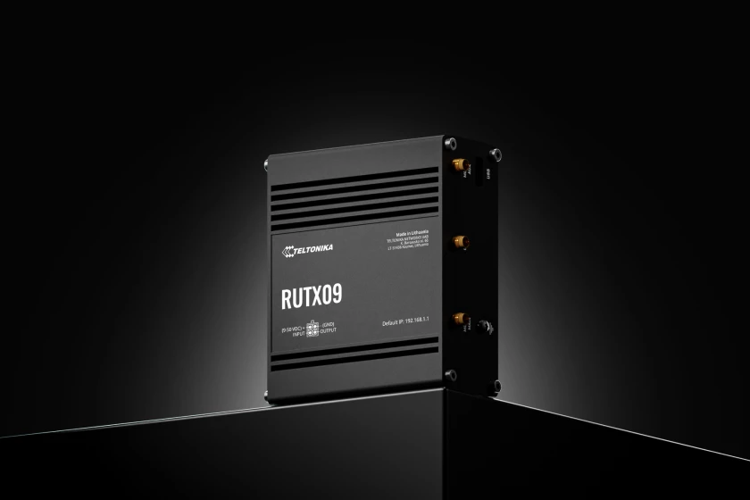 RUTX09 102 rutx09-black-f-840xAuto